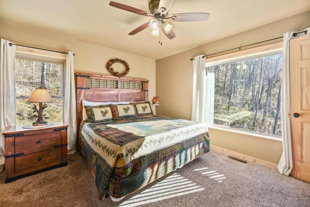 Walnut Ridge Cabin. Sleeps 7-11! Hot Tub, Pool Table, Minutes To Downtown Gatlinburg! Exterior foto