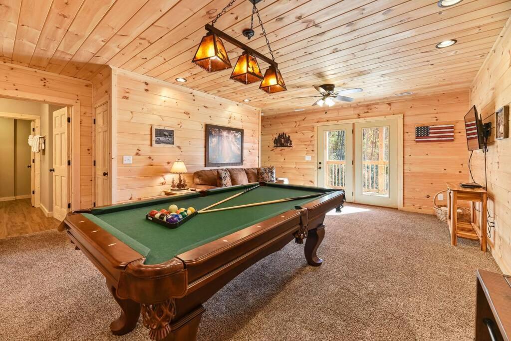 Walnut Ridge Cabin. Sleeps 7-11! Hot Tub, Pool Table, Minutes To Downtown Gatlinburg! Exterior foto
