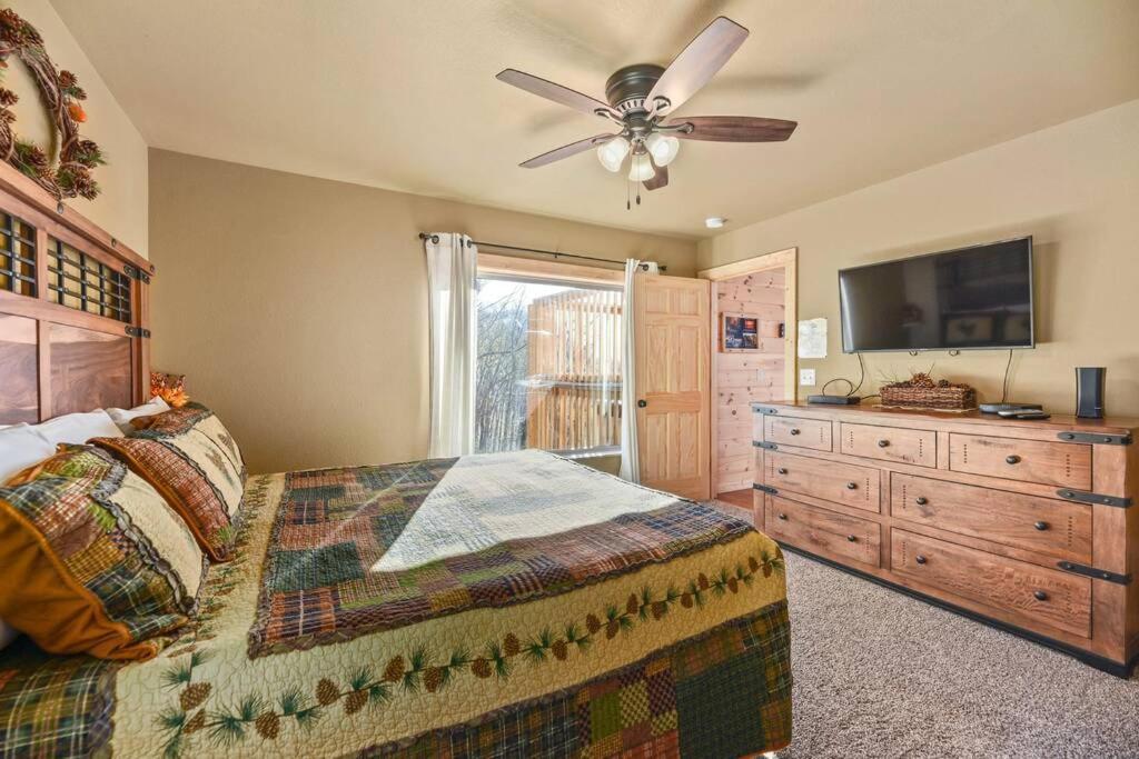 Walnut Ridge Cabin. Sleeps 7-11! Hot Tub, Pool Table, Minutes To Downtown Gatlinburg! Exterior foto