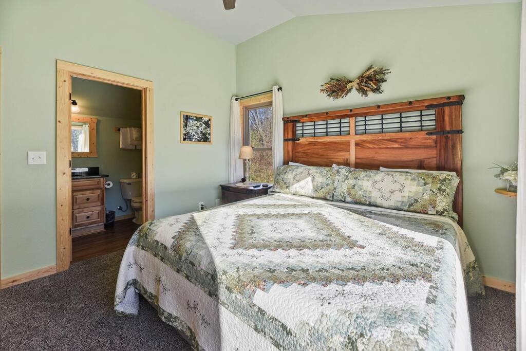 Walnut Ridge Cabin. Sleeps 7-11! Hot Tub, Pool Table, Minutes To Downtown Gatlinburg! Exterior foto