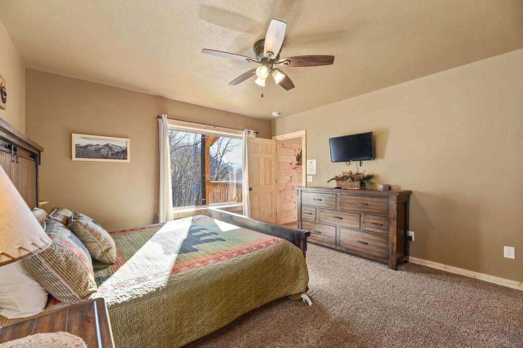 Walnut Ridge Cabin. Sleeps 7-11! Hot Tub, Pool Table, Minutes To Downtown Gatlinburg! Exterior foto